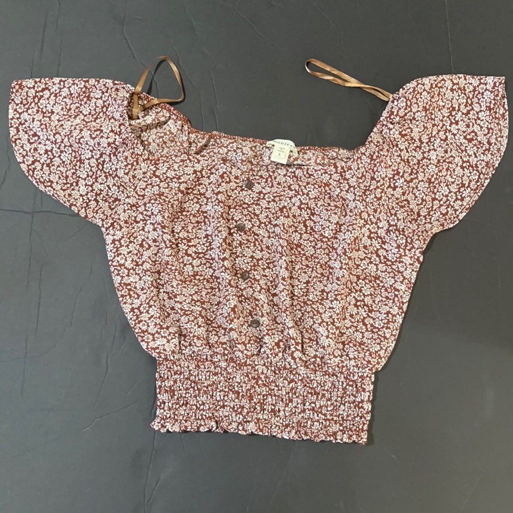 Monteau blouse! Red with white floral